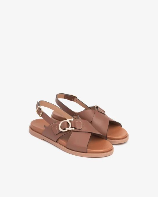 NERO GIARDINI Sandales plates cuir marron